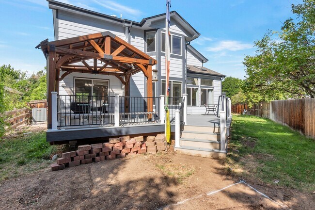Building Photo - 2152 Holyoke Ln