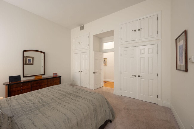 Building Photo - 225 Riverside Dr