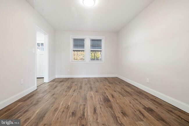 Building Photo - 3426 Parklawn Ave