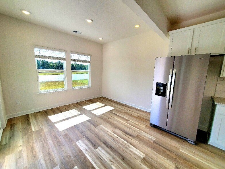 Building Photo - 1542 Regal Fern Wy