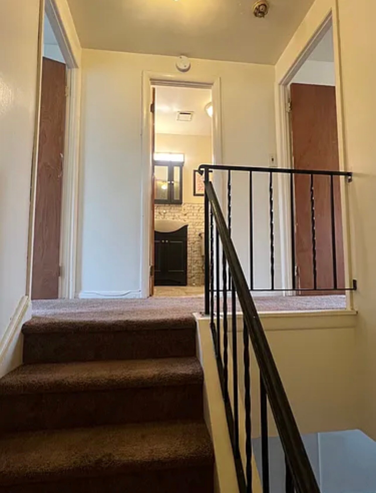 Second floor approached from stairs - 1513 W Thompson St