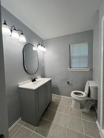 Building Photo - 327 S 4th St