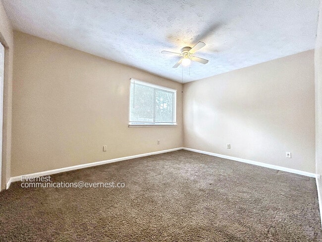 Building Photo - Charming 2-Bedroom Haven with Modern Comfo...