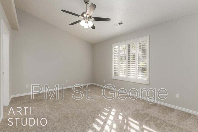 Building Photo - 545 S Valley View Dr