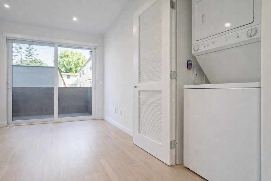 Building Photo - 5851 W 88th St