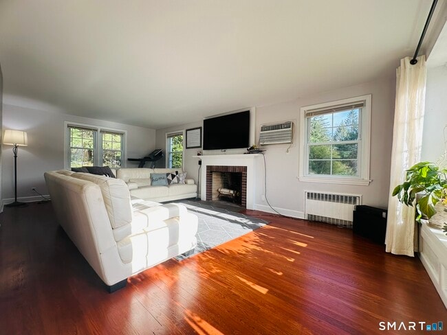 Building Photo - 37 Weed St