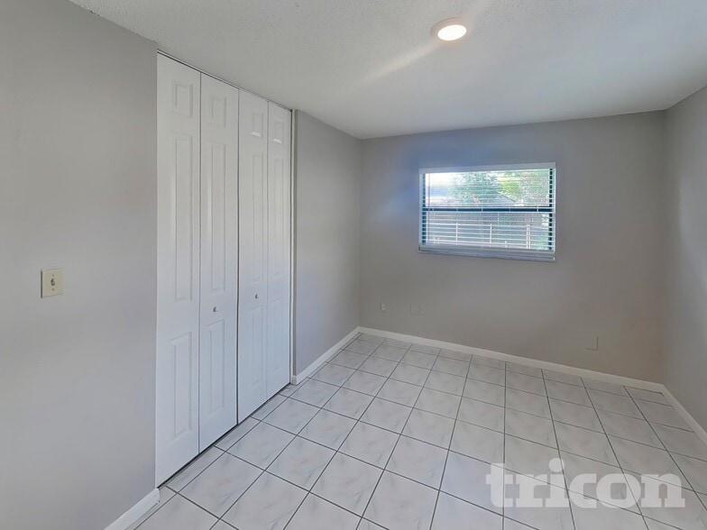 Building Photo - 120 Waverly Dr