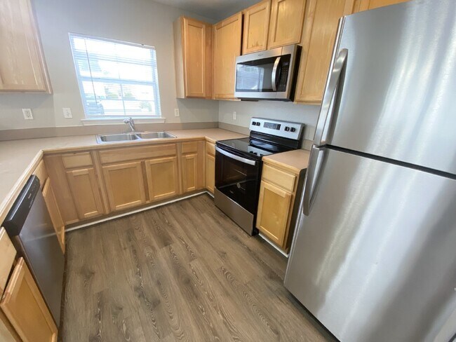 Building Photo - Three Bedroom, University Park Home!