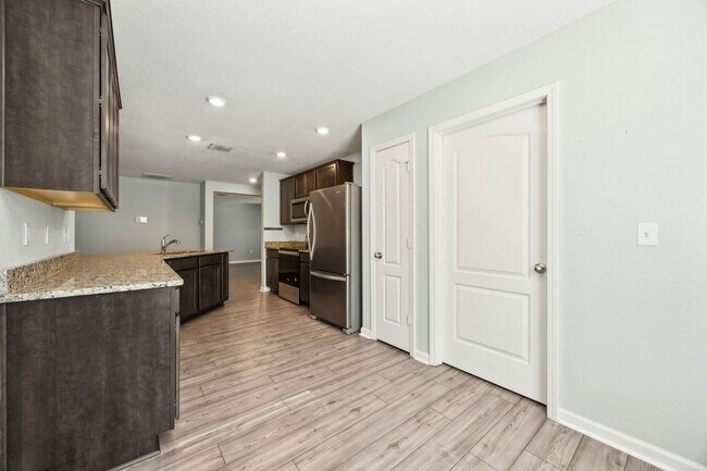 Building Photo - Adorable 3/2 in Lumber Creek