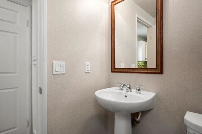 Building Photo - Upgraded Mission Valley 2 Bed 2.5 Bath at the Terraces of Escala! Small Pet OK!