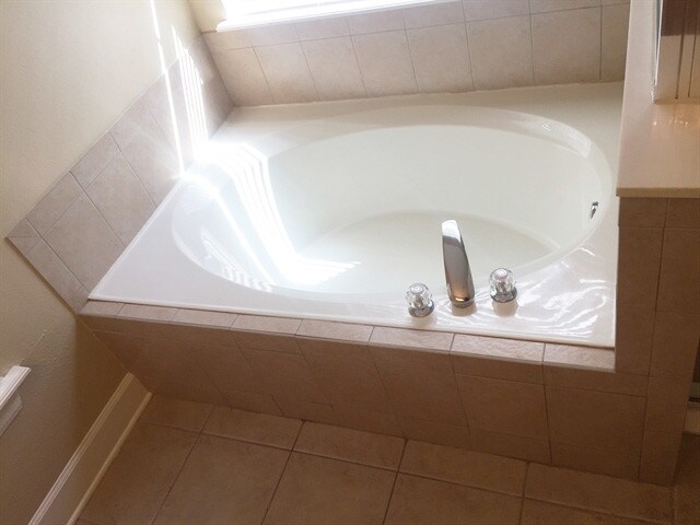 Building Photo - 2476 Winchester Ln