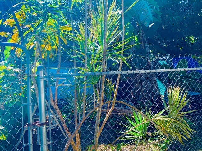 Building Photo - 2814 SW 7th St