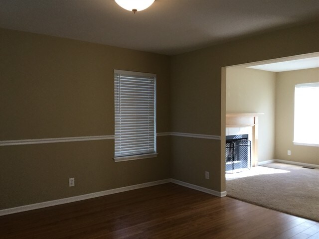 Building Photo - 13817 S Petersburg Dr