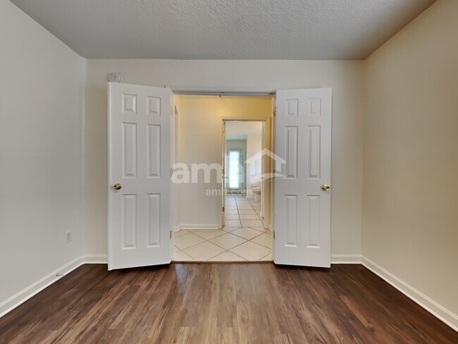 Building Photo - 8629 Derry Dr