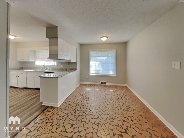 Building Photo - 1725 Prado Ave