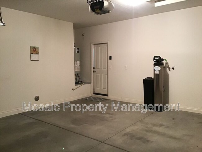 Building Photo - 41559 W Anne Ln