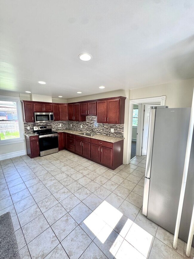 Building Photo - 21 W Main St