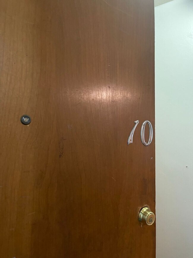 Interior Photo - 801-UNIV