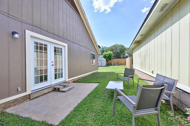 Building Photo - 1111 Fairlawn Cove