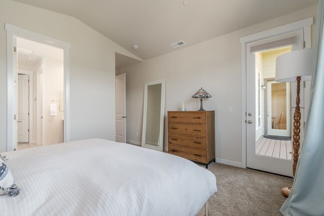 Building Photo - Gorgeous Home with a view!! Available Now!!