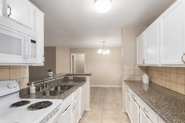 Building Photo - 10835 Braes Bend Dr