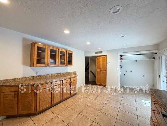 Building Photo - 696 N 600 W