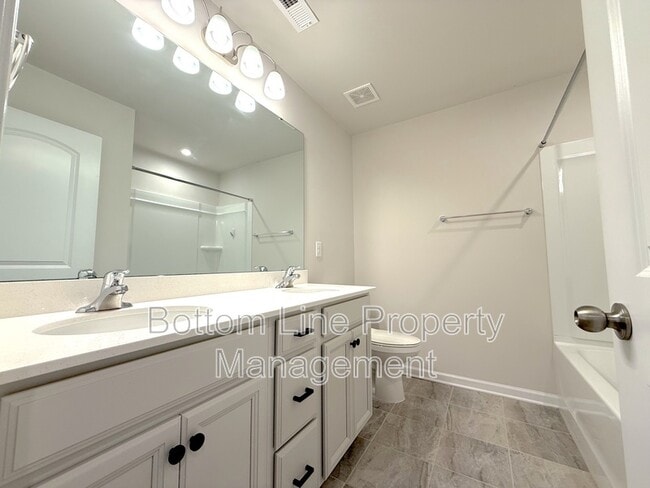 Building Photo - 15622 Little Bluestem St