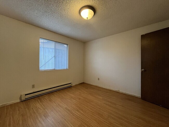 Building Photo - CCO867