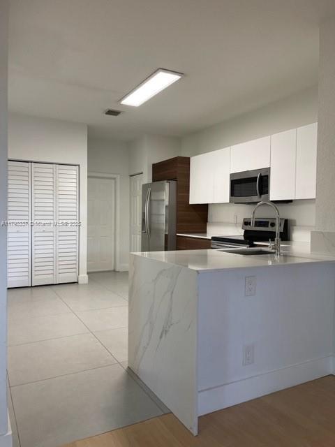 Building Photo - 4034 Peppertree Dr