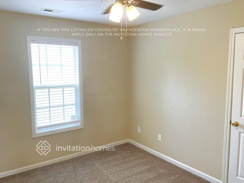 Building Photo - 2718 Meadow Knoll Dr