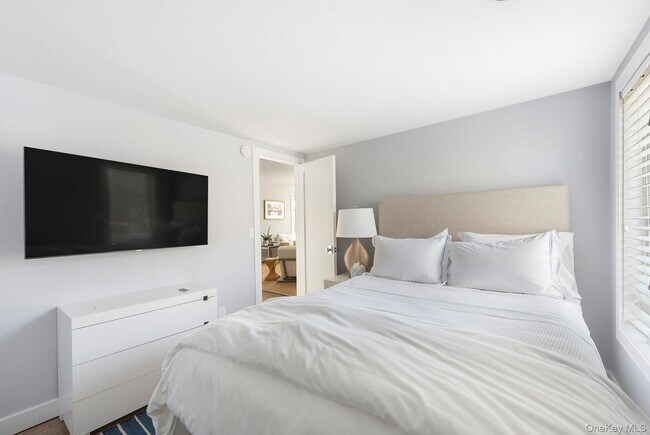 Building Photo - 23 Landing Ln