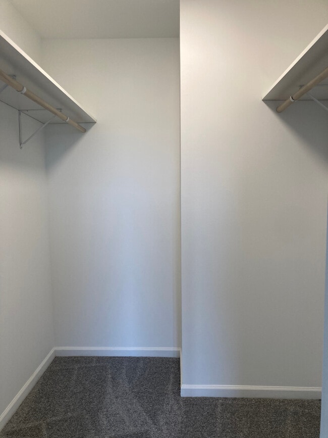 Building Photo - 208 Glengarry Dr