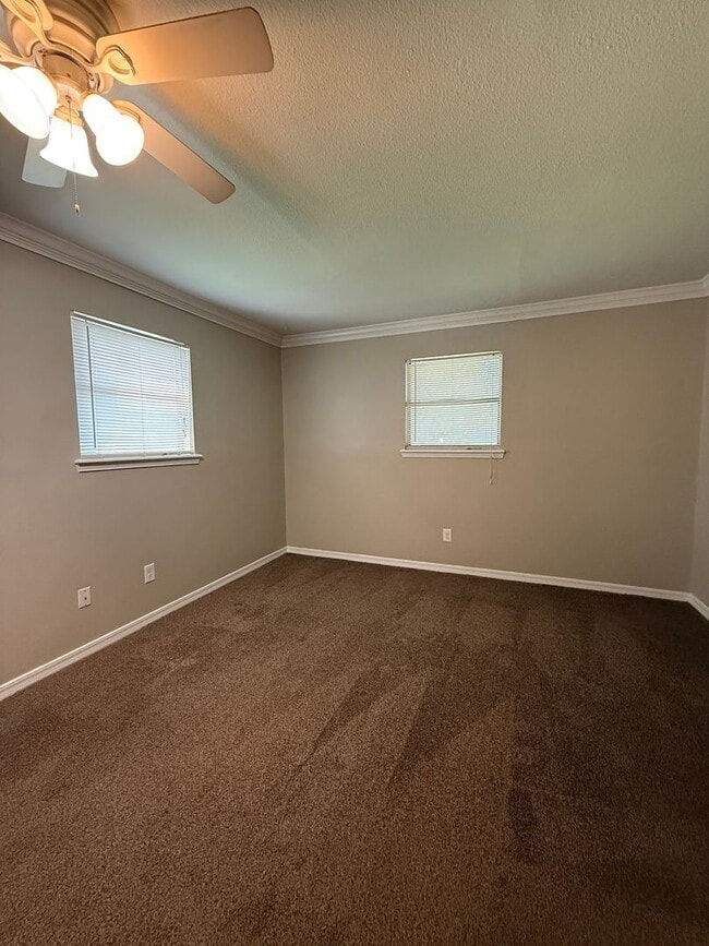 Building Photo - 3 Bedroom 2 bath in Faith Village