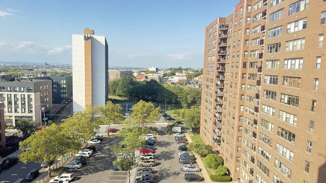 Building Photo - 10 Huron Ave