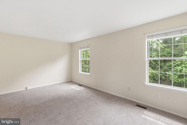 Building Photo - 9571 Tudor Oaks Dr
