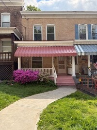 Building Photo - Large 2 Bed, 1 Bath Home, with Office/Bonus Room! Available Now!
