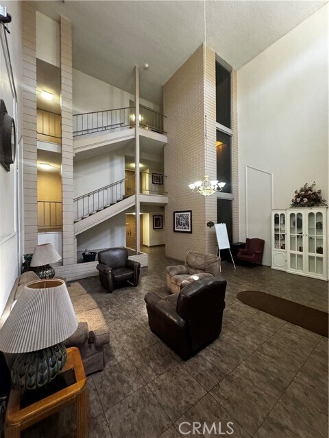 Building Photo - 475 E Cypress Ave