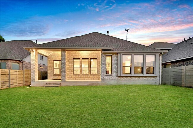 Building Photo - 204 Belford St