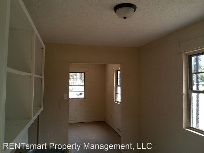 Building Photo - 2213 13th Ave