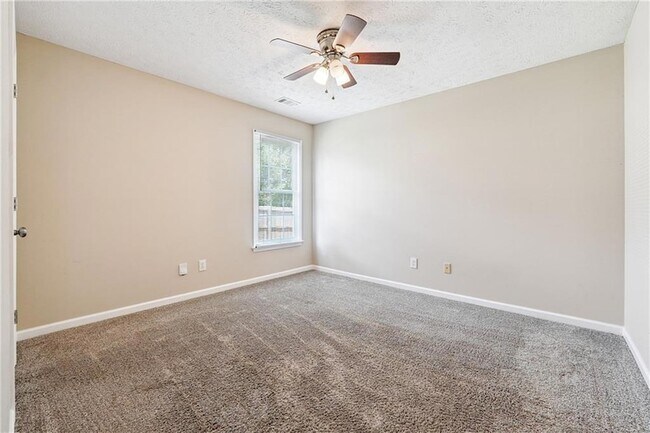 Building Photo - 1425 Shamrock Hill Cir