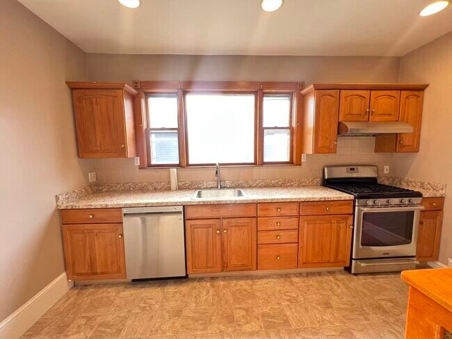 Building Photo - 9 St James Rd