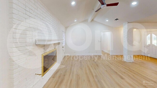 Building Photo - 208 Glenwick Pl