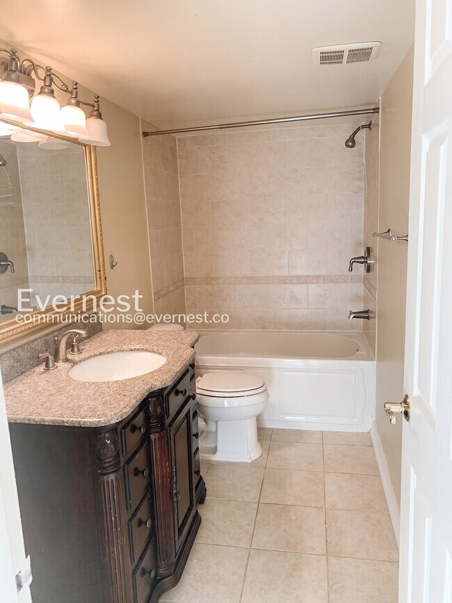 Building Photo - Spacious 3 Bed, 2 Bath Condo / Coming Soon!