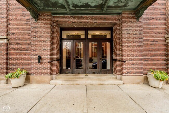 Building Photo - 430 N Park Ave