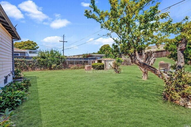 Building Photo - 380 Pepper Dr