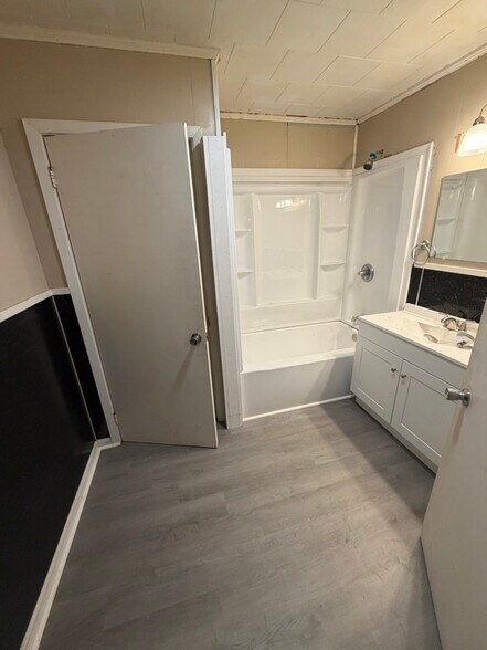 Building Photo - 103 Finola Dr