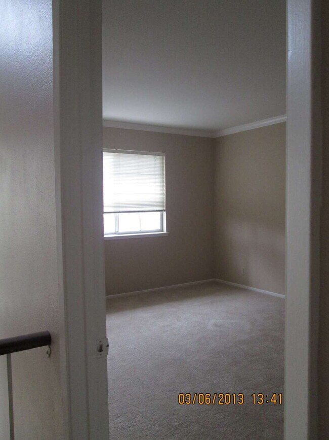 Building Photo - Desirable Stonegate-FALL RENTAL