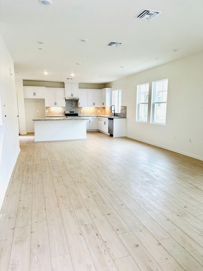 Building Photo - Charming 3-Bedroom Home for Lease in The P...