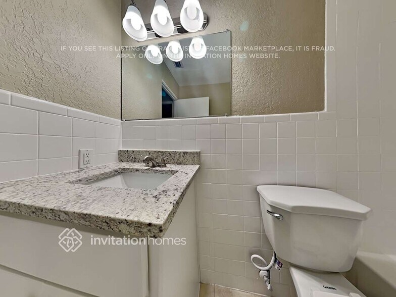 Building Photo - 1744 Bentley St