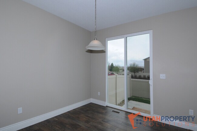 Building Photo - 3755 N Prairie Grass Dr